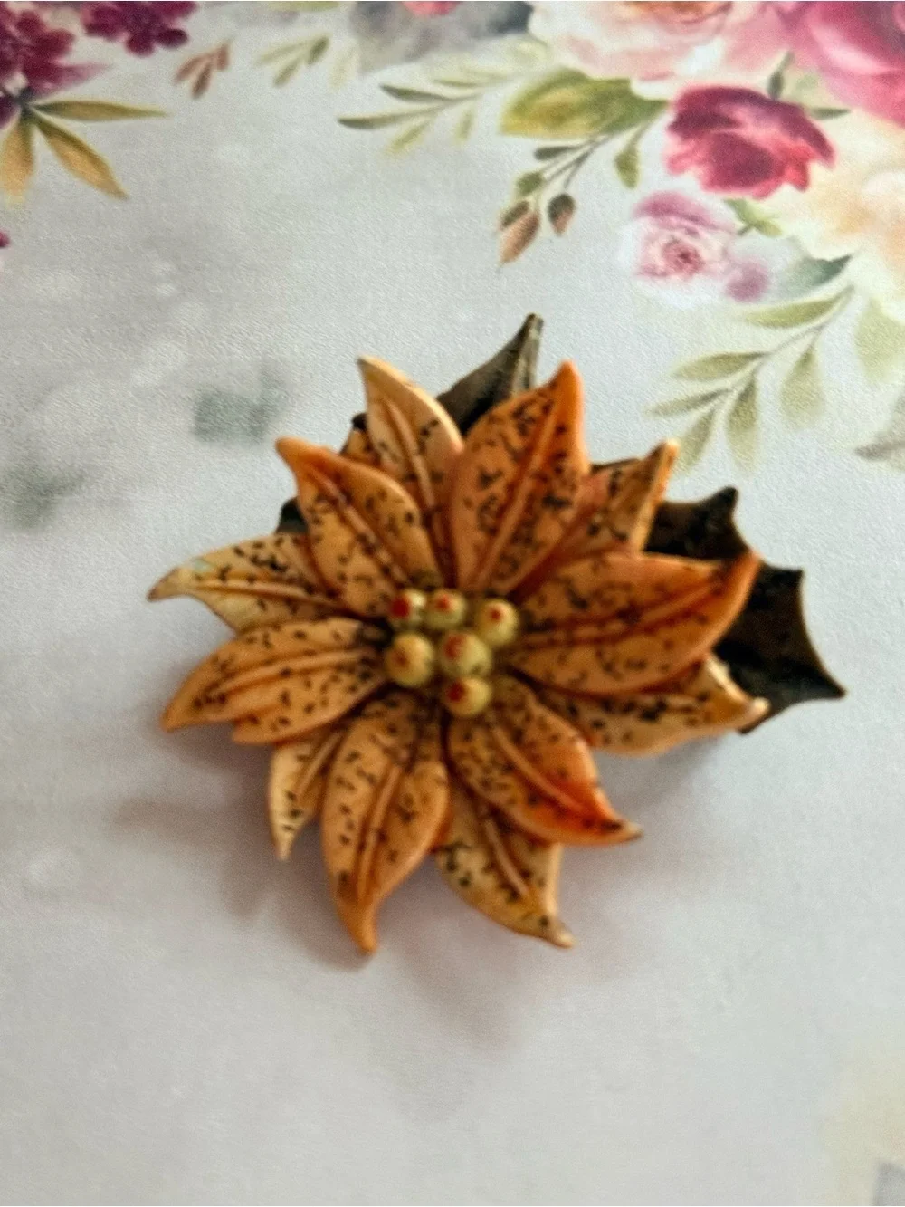 Vintage Floral Poinsettia Brooch in Peach and Green - Unbranded